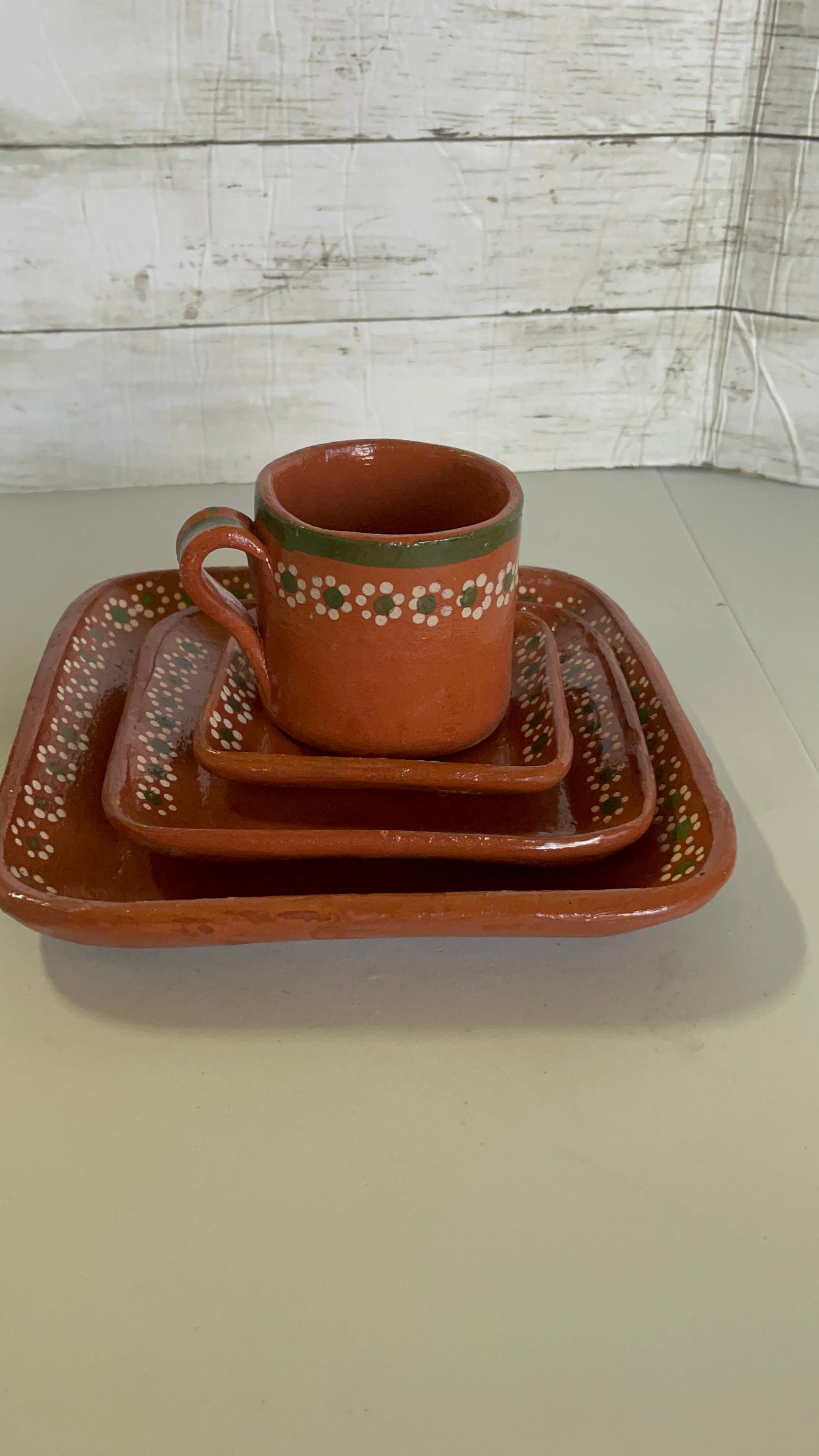 Mexico Traditional clay tableware/dinnerware table setting red clay plates/platos de barro Tonala/vajilla de barro cuadro