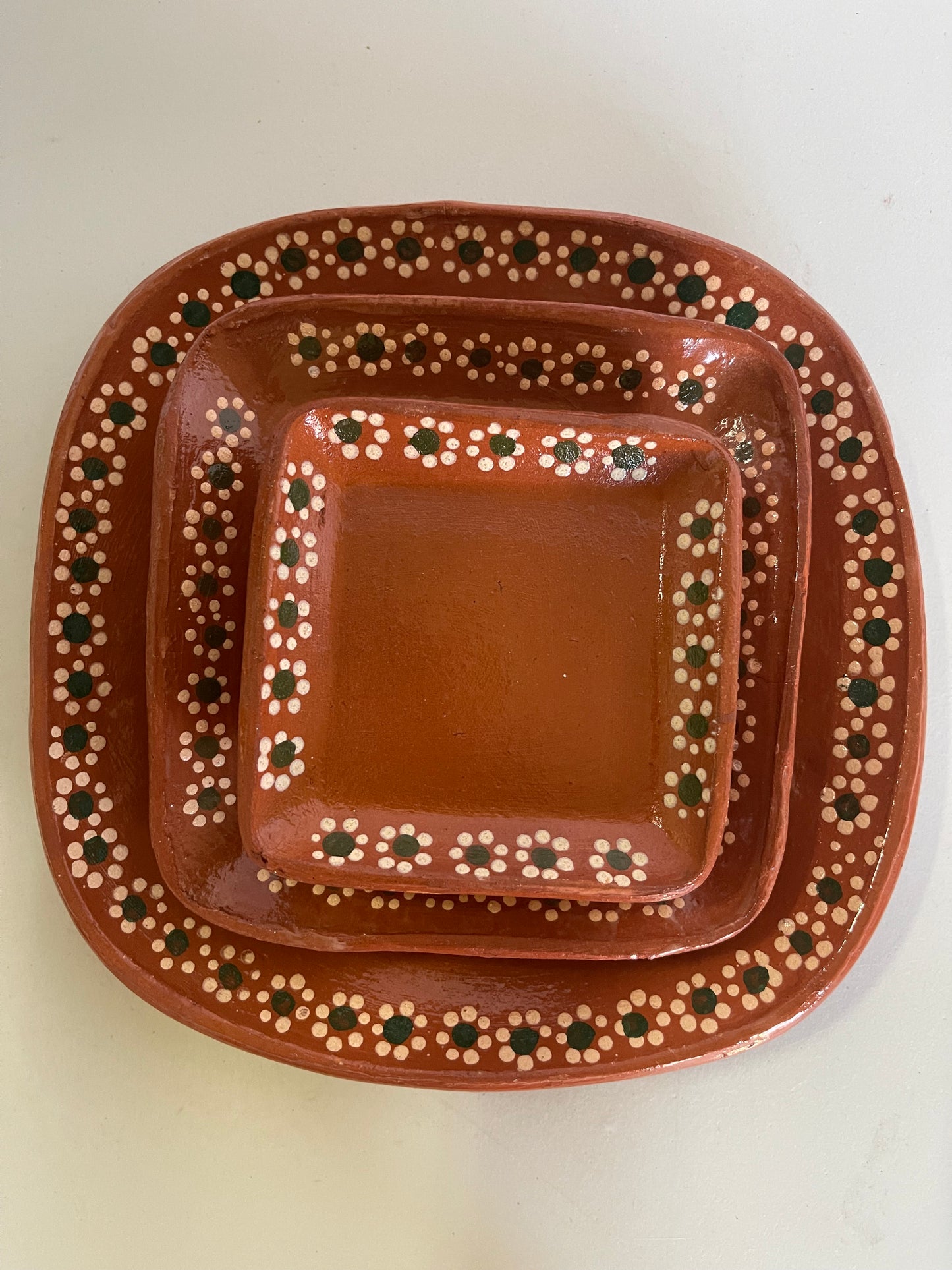 Mexico Traditional clay tableware/dinnerware table setting red clay plates/platos de barro Tonala/vajilla de barro cuadro