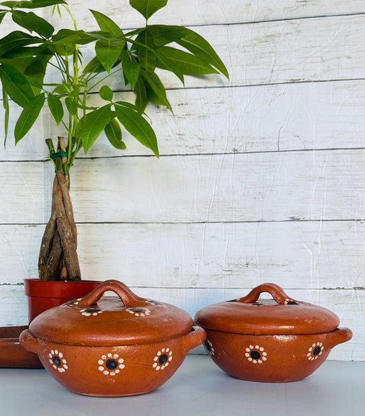 Cazuelita de barro girasol hecha a mano. Lead Free Mexico handmade terracotta cazuelita bowl with lid
