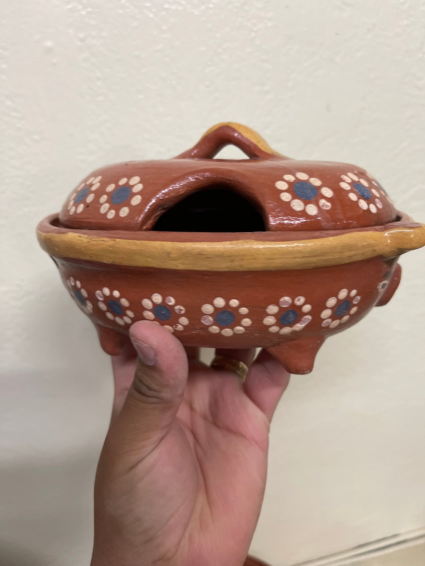 Mexico, Tonala Handcrafted terracotta rustic salsa bowl/puerquito/piggy salsa bowl with lid/salsero puerquito de barro/Cazuelita puerquito/Cazuelita salsera puerquito