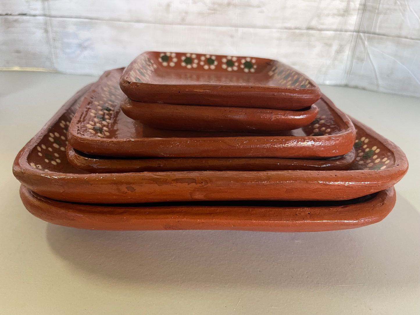 Mexico Traditional clay tableware/dinnerware table setting red clay plates/platos de barro Tonala/vajilla de barro cuadro