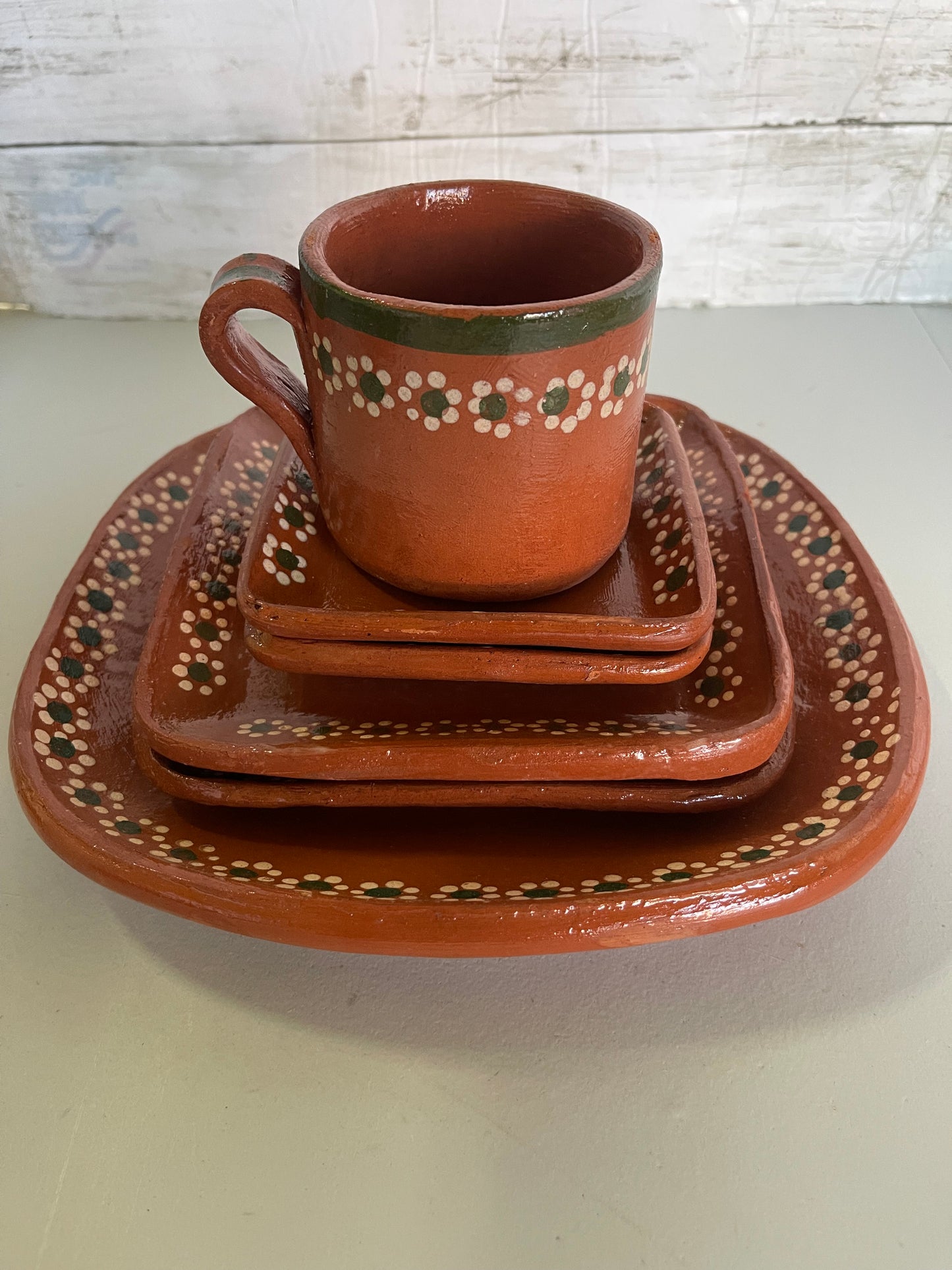 Mexico Traditional clay tableware/dinnerware table setting red clay plates/platos de barro Tonala/vajilla de barro cuadro