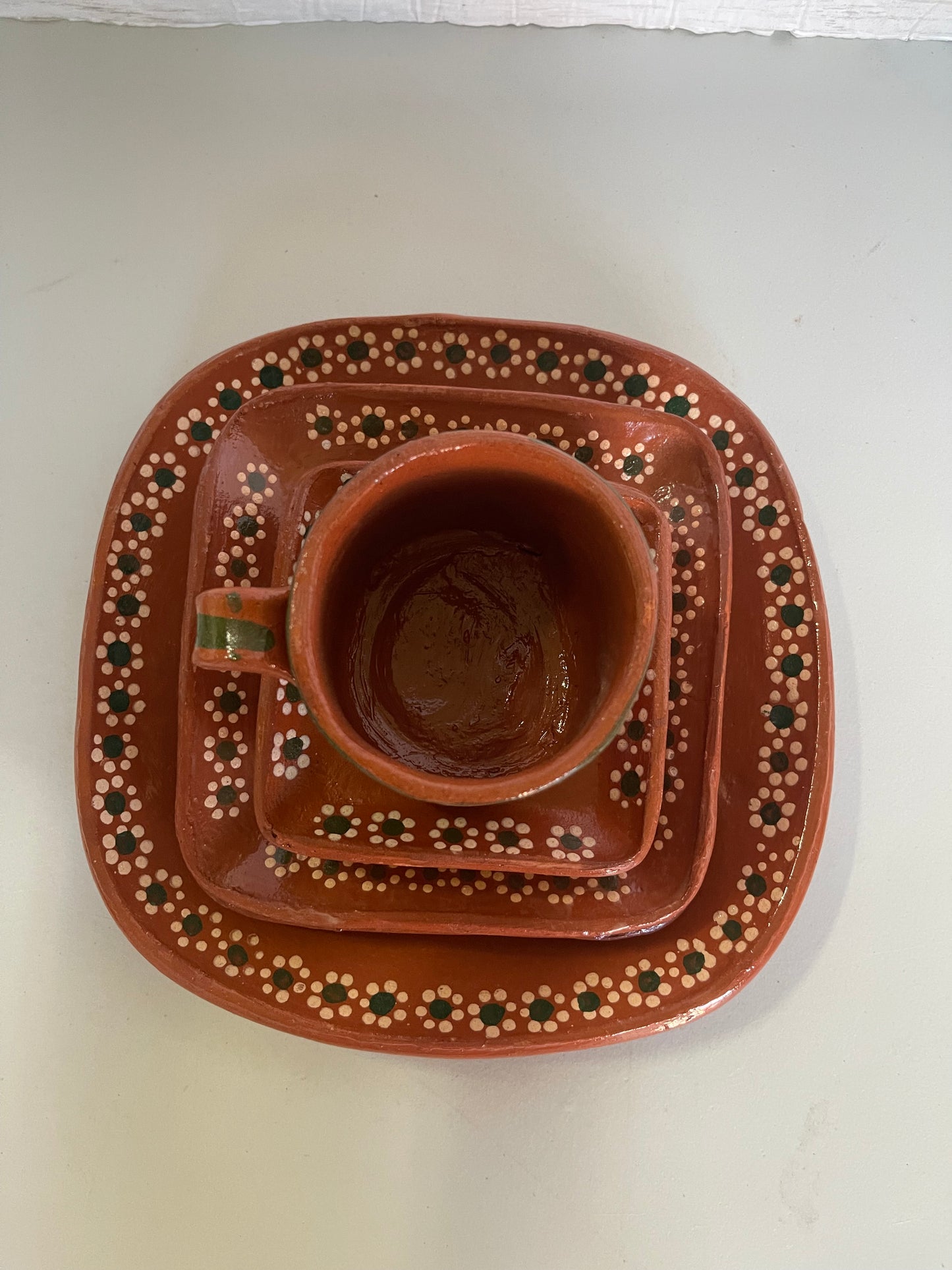 Mexico Traditional clay tableware/dinnerware table setting red clay plates/platos de barro Tonala/vajilla de barro cuadro