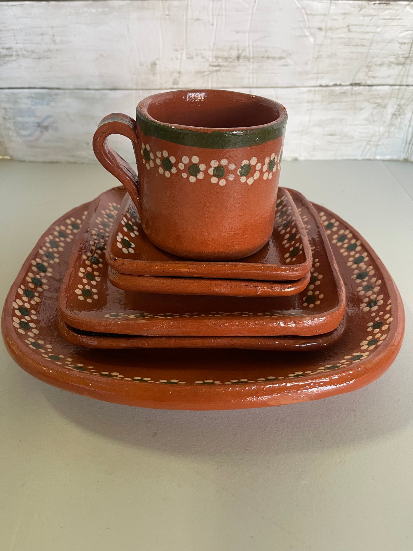 Mexico Traditional clay tableware/dinnerware table setting red clay plates/platos de barro Tonala/vajilla de barro cuadro