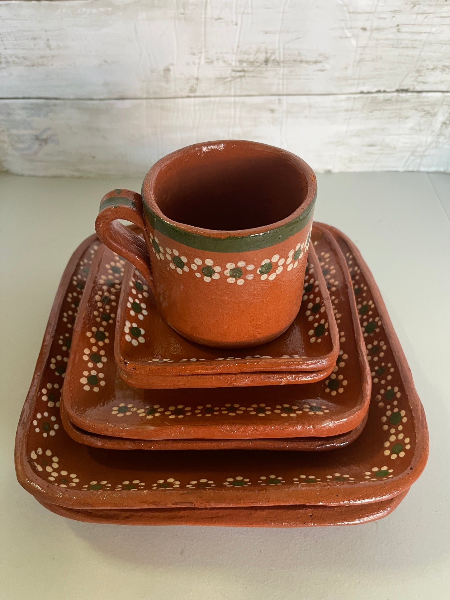 Mexico Traditional clay tableware/dinnerware table setting red clay plates/platos de barro Tonala/vajilla de barro cuadro