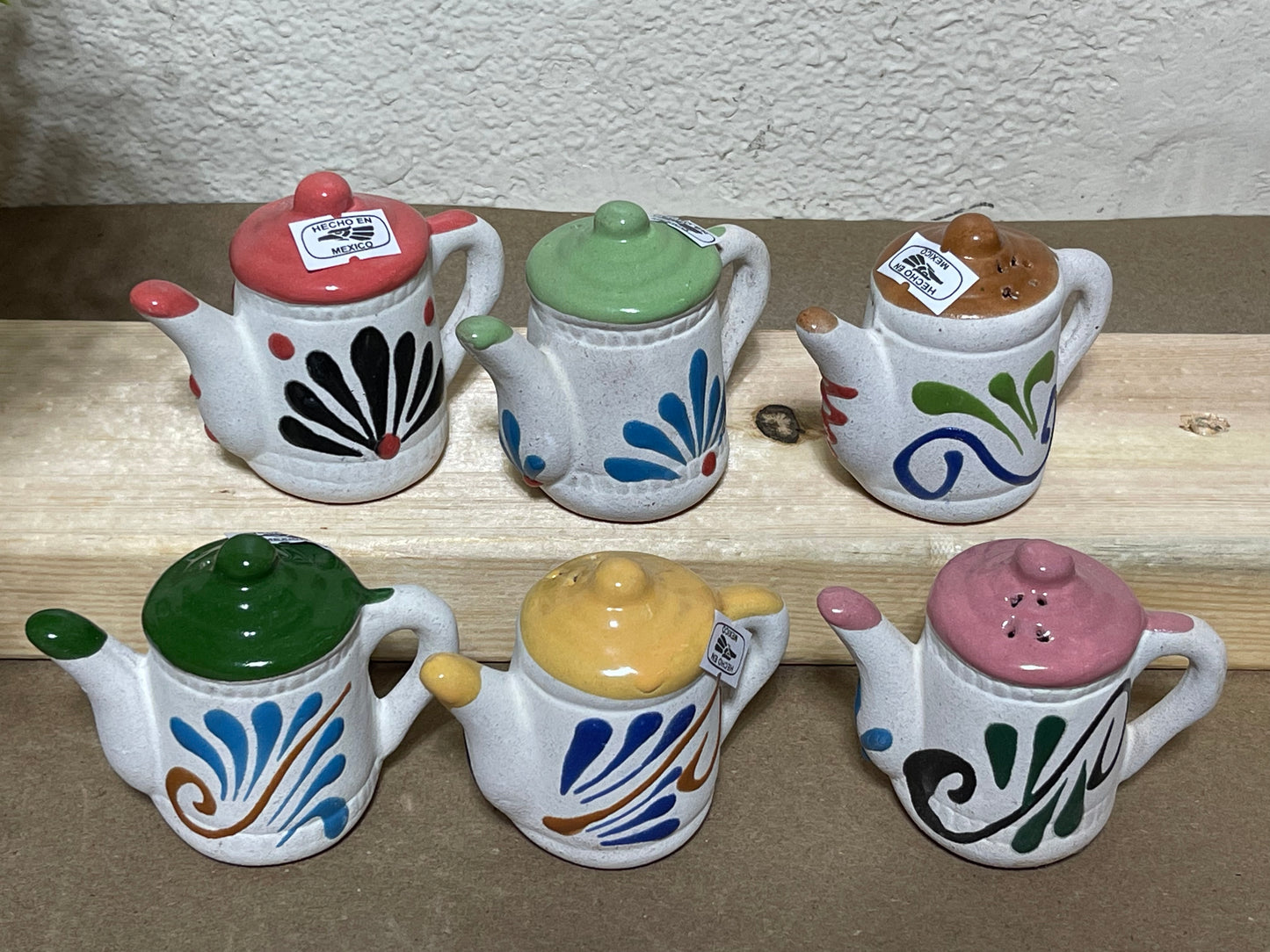 Handmade salt shakers assorted colors and design, saleros de barro engobado