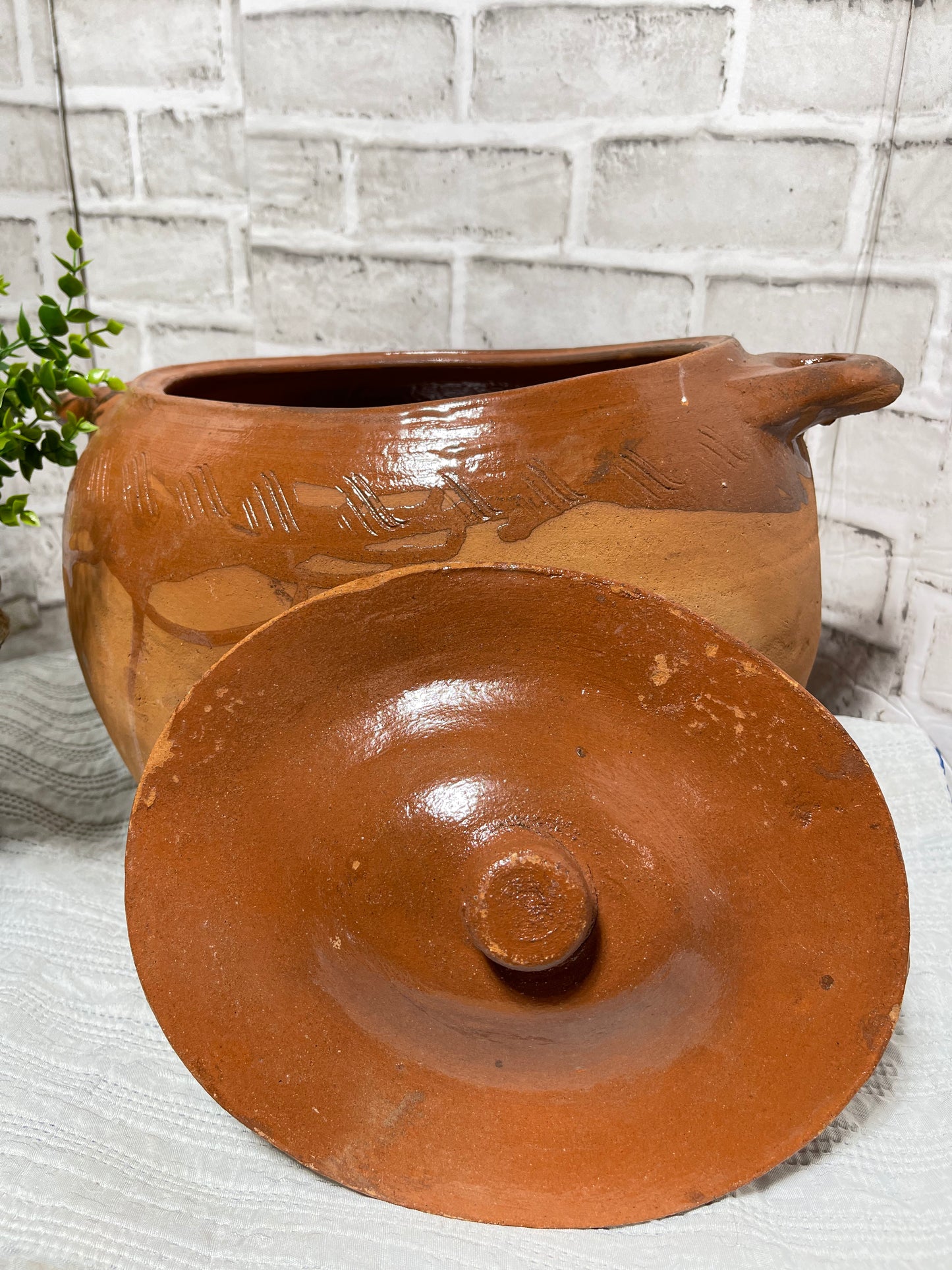 Mexican handcrafted terracotta birriera/stew pot/olla de barro birriera.